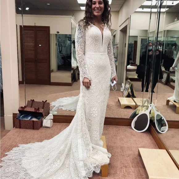 Evie young | Dresses | Wedding Dress The Color Is Ivory Size Is A But Got  It Altered To A 6 | Poshmark